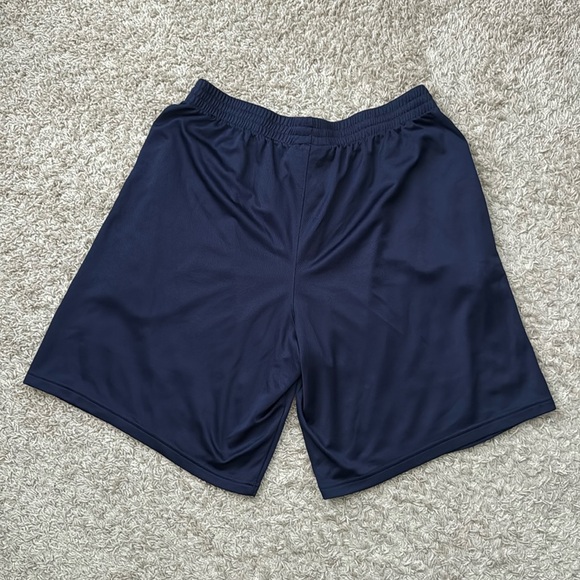 EUC Men’s Under Armour Navy/White Right Leg Logo Shorts 1201195 Size XL - Picture 4 of 8